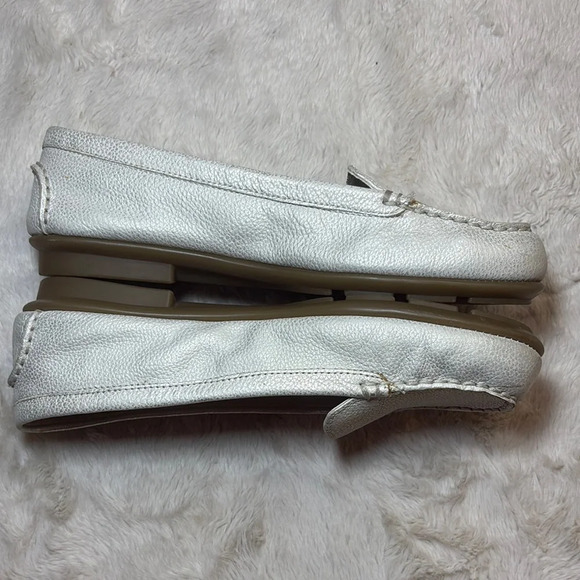 AEROSOLES Off-White Leather Flats - Picture 3 of 8